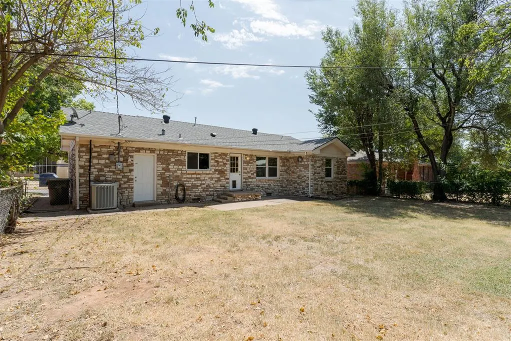 Photo 35 — 10013 Ridgeview Drive, Oklahoma City, OK 73120