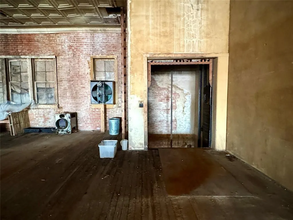 Photo 39 — 516 W Chickasha Avenue, Chickasha, OK 73018