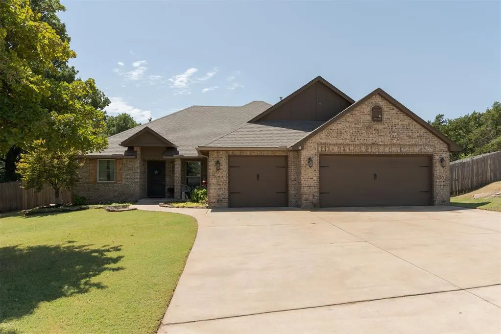 Front exterior — 874 Cottonwood Court, Guthrie, OK 73044