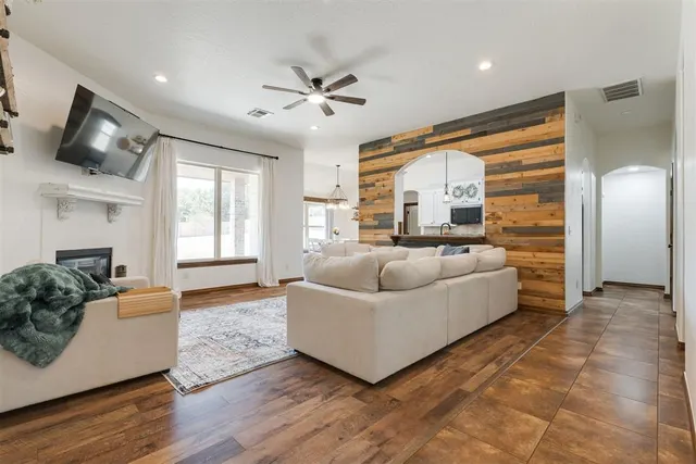 Photo 4 — 874 Cottonwood Court, Guthrie, OK 73044