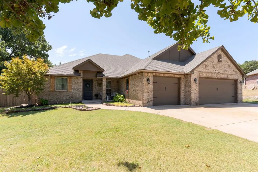 Photo 2 — 874 Cottonwood Court, Guthrie, OK 73044
