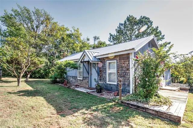 Photo 2 — 1415 S Keokuk, Chandler, OK 74834
