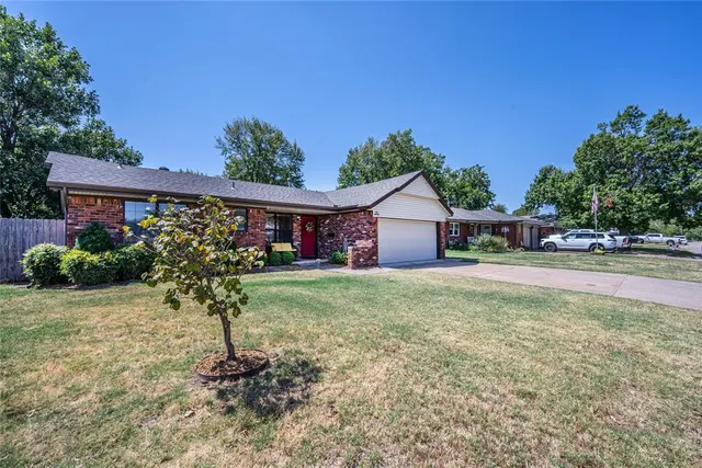 Photo 2 — 110 Utah Avenue, Yukon, OK 73099