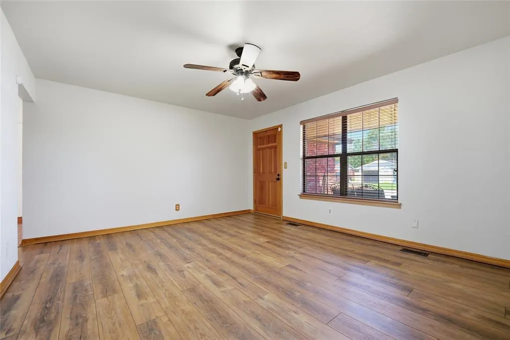 Photo 5 — 110 Utah Avenue, Yukon, OK 73099