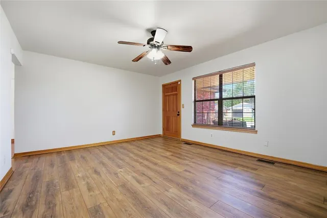 Photo 5 — 110 Utah Avenue, Yukon, OK 73099