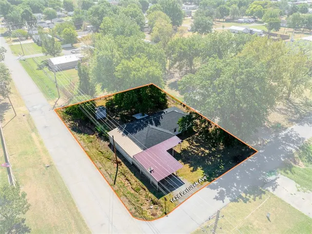 Photo 2 — 1426 Pastusek Avenue, Prague, OK 74864