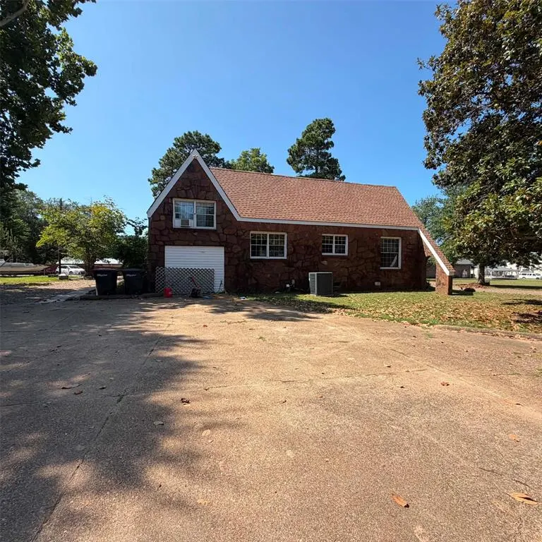Photo 3 — 1505 S Park 1/2 Drive, Broken Bow, OK 74728
