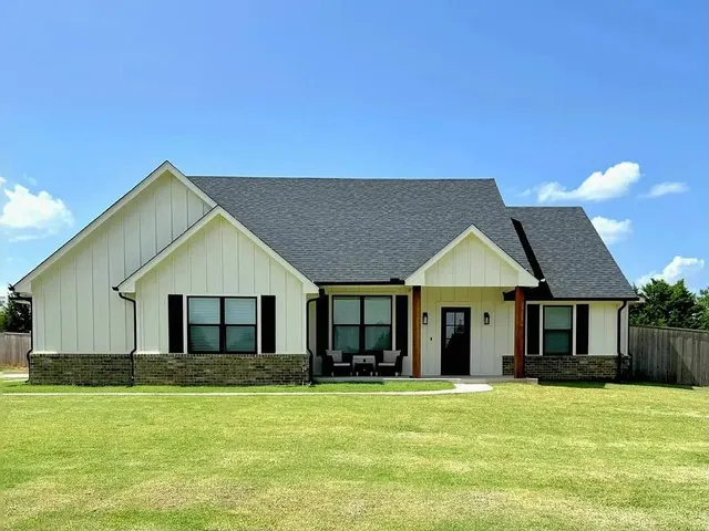 Front exterior — 307 Teri Lane, McLoud, OK 74851