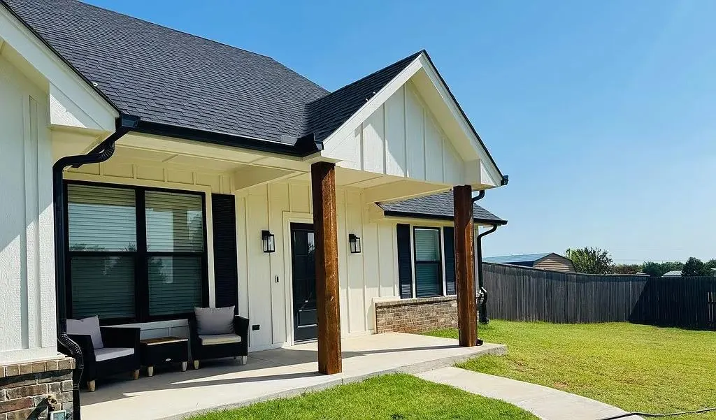 Photo 2 — 307 Teri Lane, McLoud, OK 74851