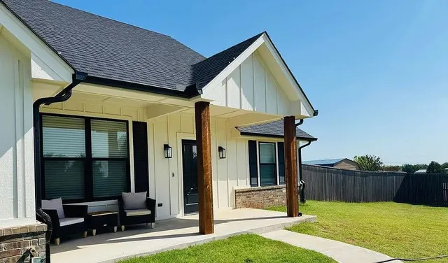 Photo 2 — 307 Teri Lane, McLoud, OK 74851