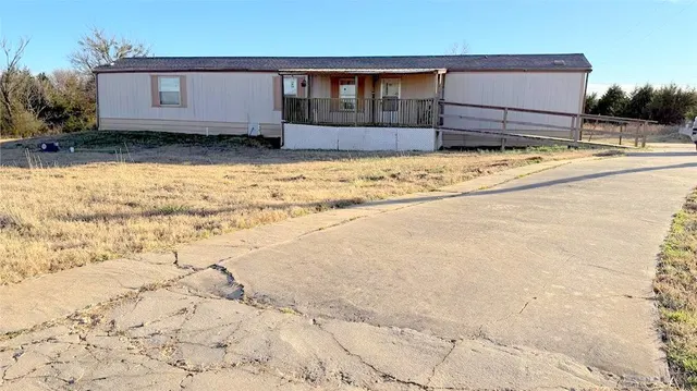 Photo 3 — 3000 E Walnut Street, Tecumseh, OK 74873