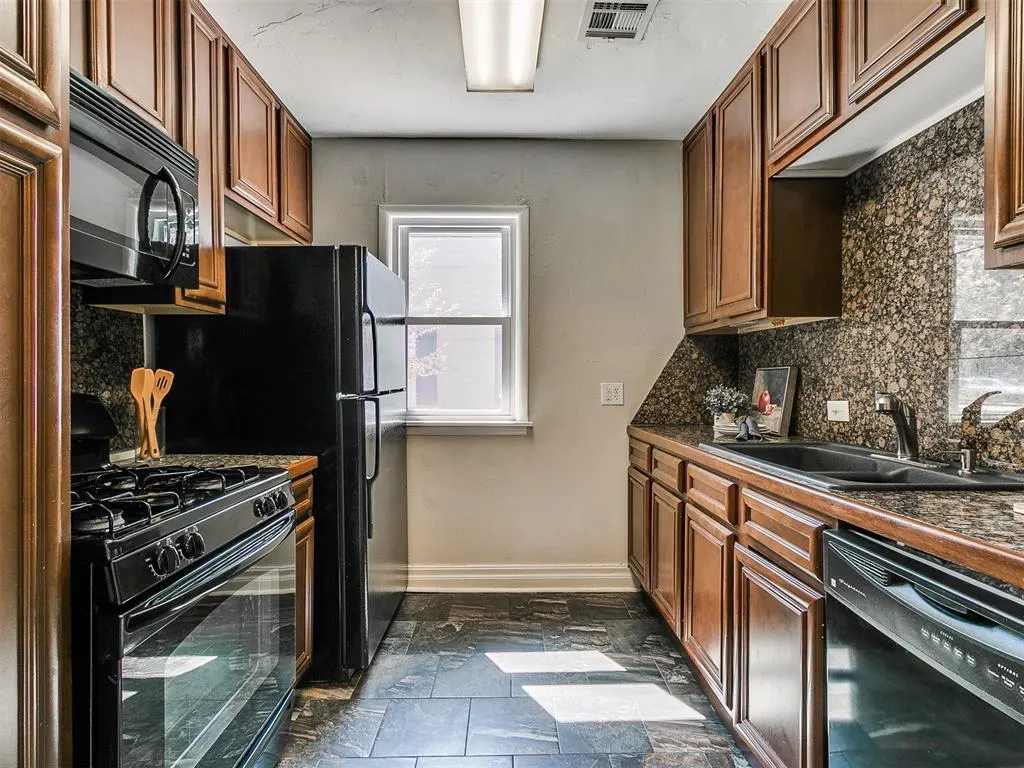 Photo 7 — 513 NW 48th Street, Oklahoma City, OK 73118