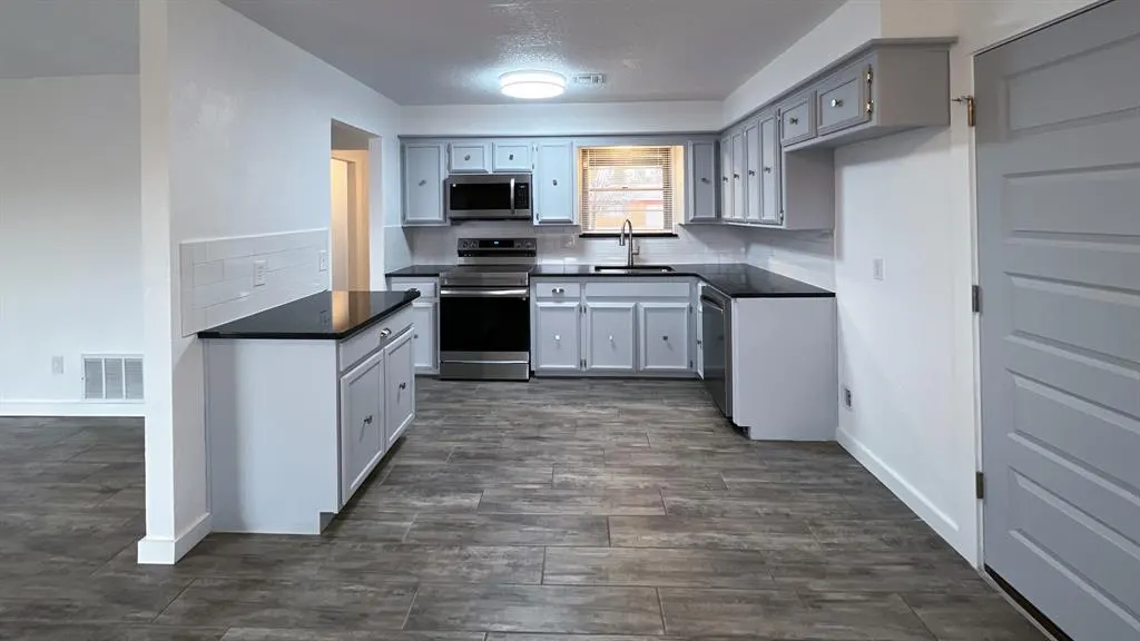 Photo 10 — 5929 NW 62nd Street, Oklahoma City, OK 73122