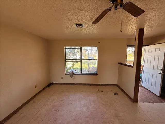 Photo 5 — 615 S Choctaw Avenue, Geary, OK 73040