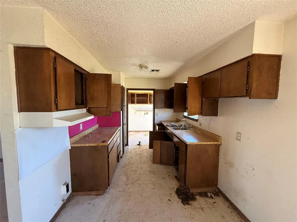 Photo 8 — 615 S Choctaw Avenue, Geary, OK 73040