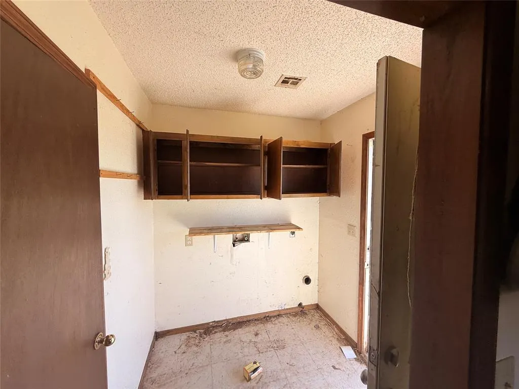 Photo 9 — 615 S Choctaw Avenue, Geary, OK 73040