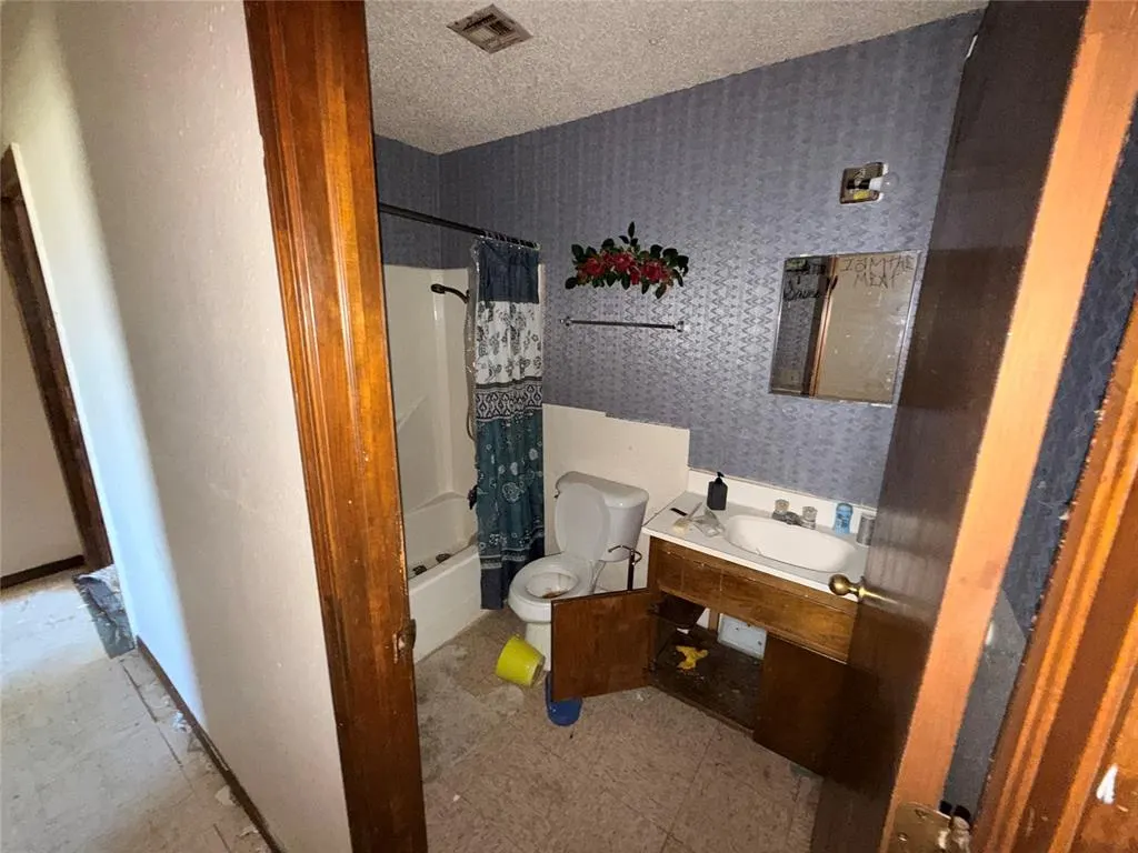 Photo 12 — 615 S Choctaw Avenue, Geary, OK 73040