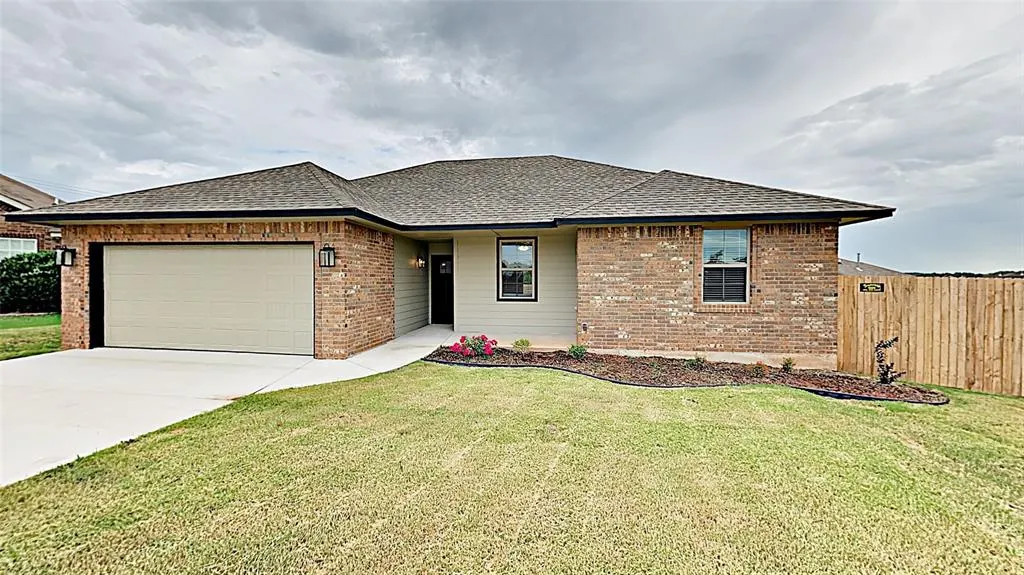 Photo 2 — 405 Josephine Court, Yukon, OK 73099