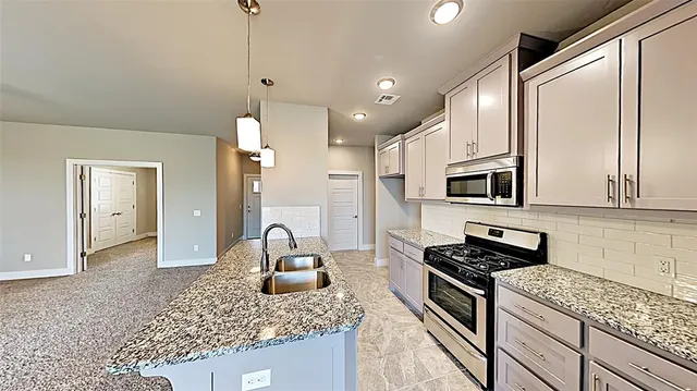 Photo 6 — 405 Josephine Court, Yukon, OK 73099