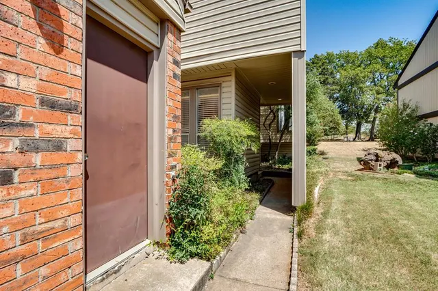 Photo 2 — 2001 Three Stars Road, Edmond, OK 73034
