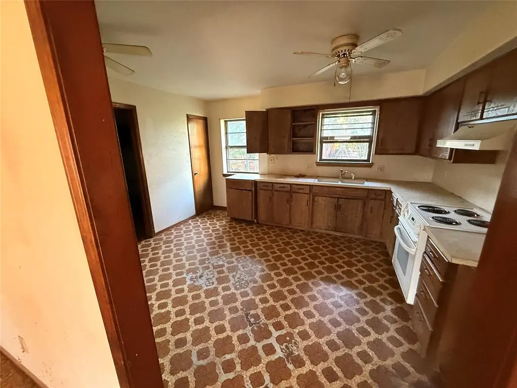 Photo 3 — 504 Lisa Lane, Waukomis, OK 73773