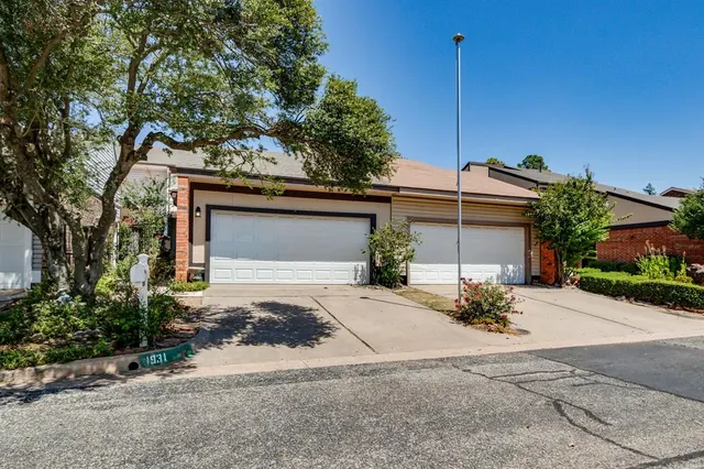 Photo 2 — 1931 Three Stars Road, Edmond, OK 73034