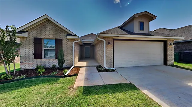 Photo 2 — 10528 NW 41st Street, Yukon, OK 73099