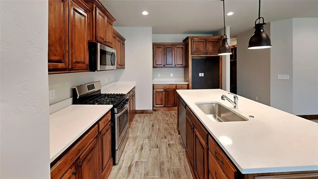 Photo 9 — 10528 NW 41st Street, Yukon, OK 73099