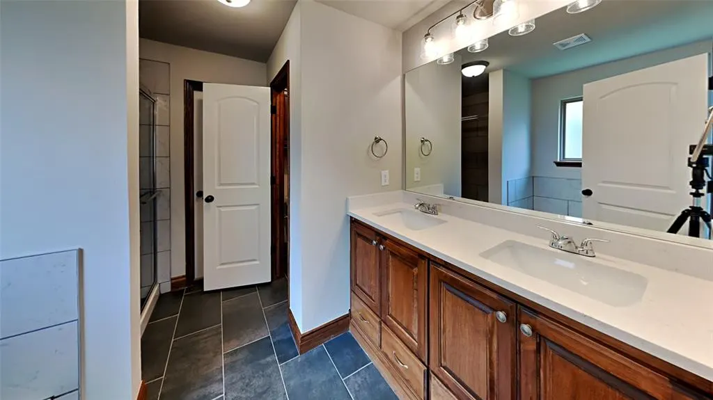 Photo 12 — 10528 NW 41st Street, Yukon, OK 73099