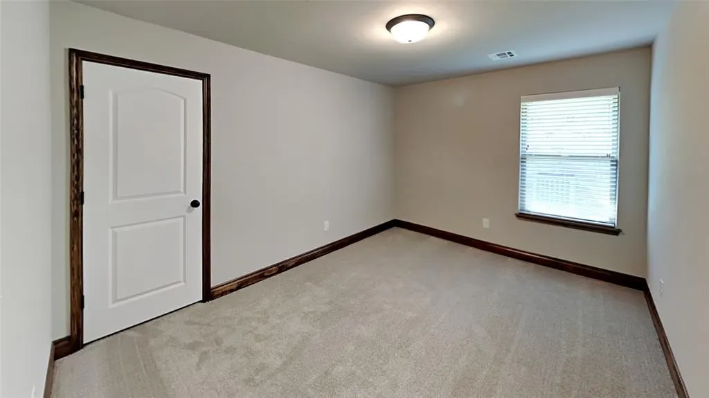 Photo 15 — 10528 NW 41st Street, Yukon, OK 73099