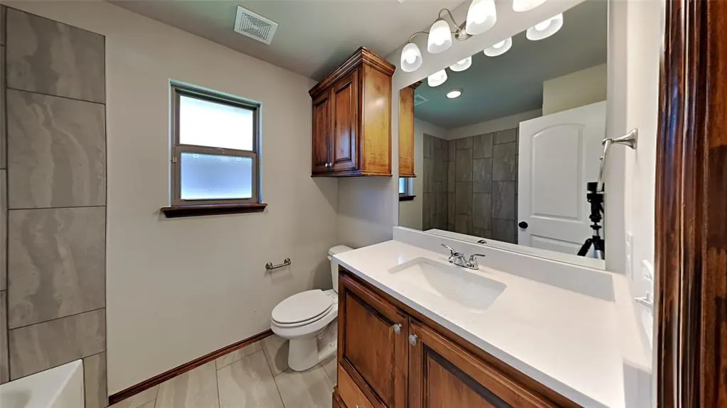 Photo 16 — 10528 NW 41st Street, Yukon, OK 73099