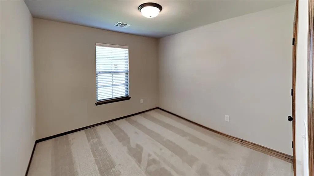 Photo 17 — 10528 NW 41st Street, Yukon, OK 73099