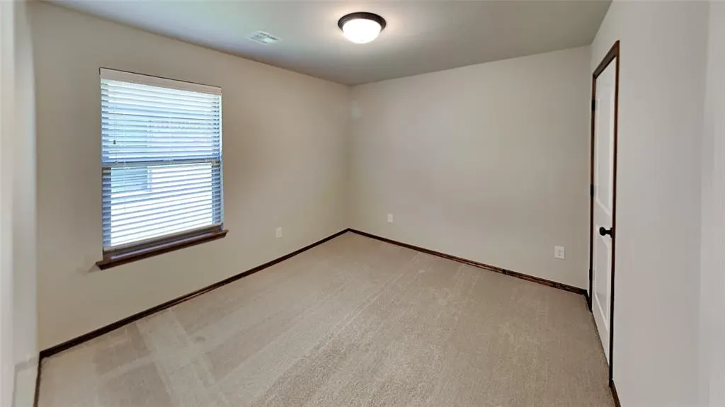 Photo 18 — 10528 NW 41st Street, Yukon, OK 73099
