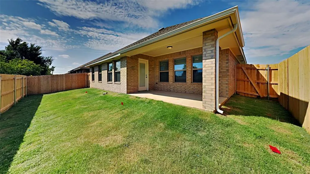 Photo 21 — 10528 NW 41st Street, Yukon, OK 73099