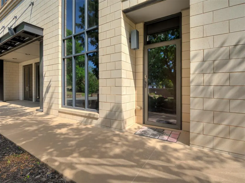 Photo 2 — 301 NE 4th Street 3, Oklahoma City, OK 73104