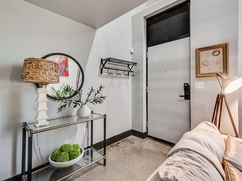 Photo 3 — 301 NE 4th Street 3, Oklahoma City, OK 73104