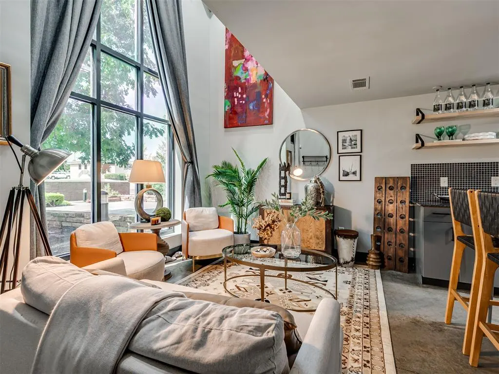 Photo 5 — 301 NE 4th Street 3, Oklahoma City, OK 73104
