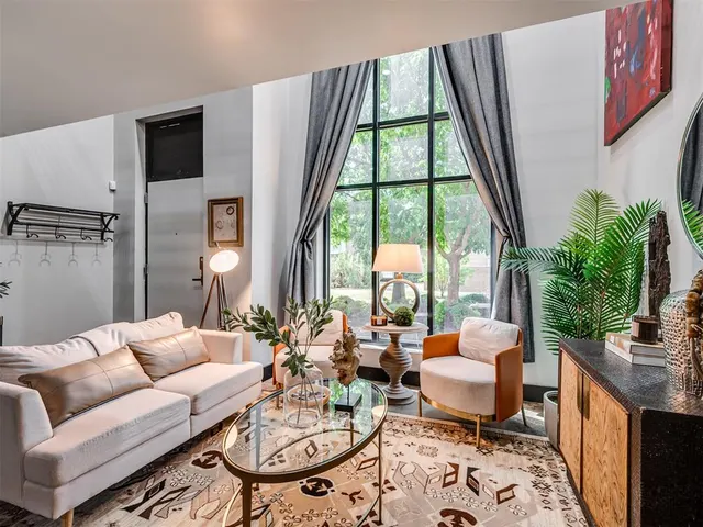 Photo 6 — 301 NE 4th Street 3, Oklahoma City, OK 73104