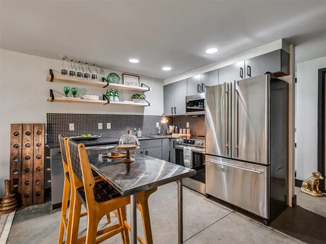 Photo 8 — 301 NE 4th Street 3, Oklahoma City, OK 73104
