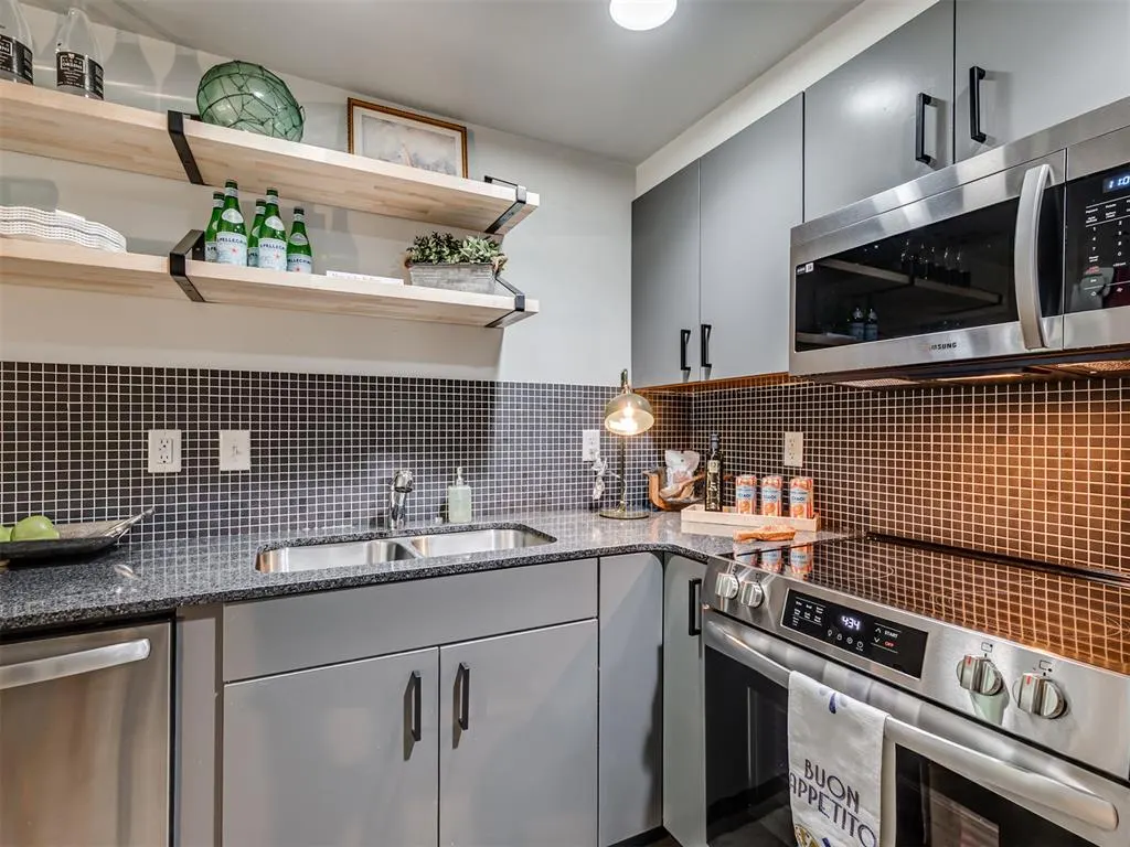 Photo 9 — 301 NE 4th Street 3, Oklahoma City, OK 73104