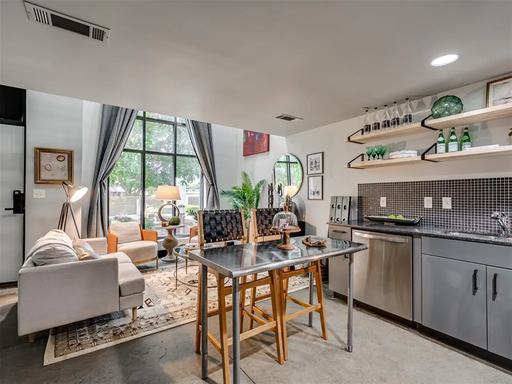 Photo 11 — 301 NE 4th Street 3, Oklahoma City, OK 73104