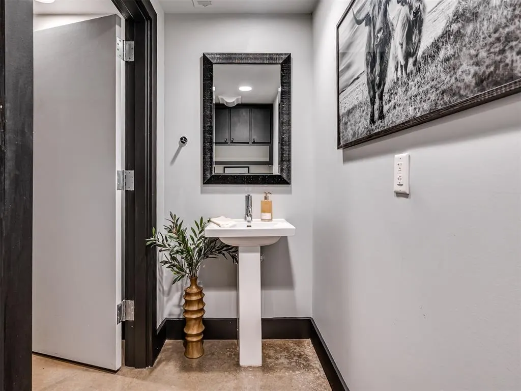Photo 14 — 301 NE 4th Street 3, Oklahoma City, OK 73104