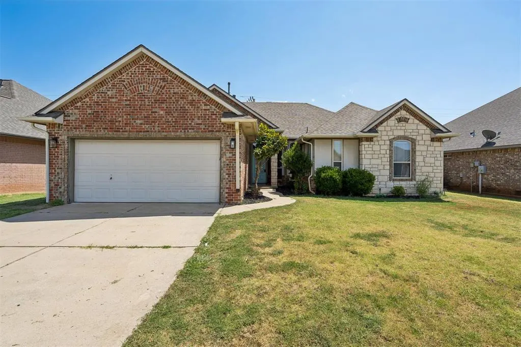 Front exterior — 16616 Valderama Way, Edmond, OK 73012