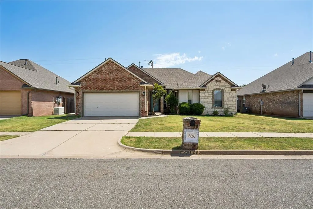 Photo 2 — 16616 Valderama Way, Edmond, OK 73012