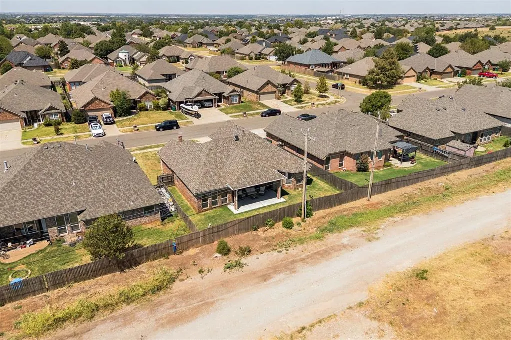 Photo 5 — 16616 Valderama Way, Edmond, OK 73012