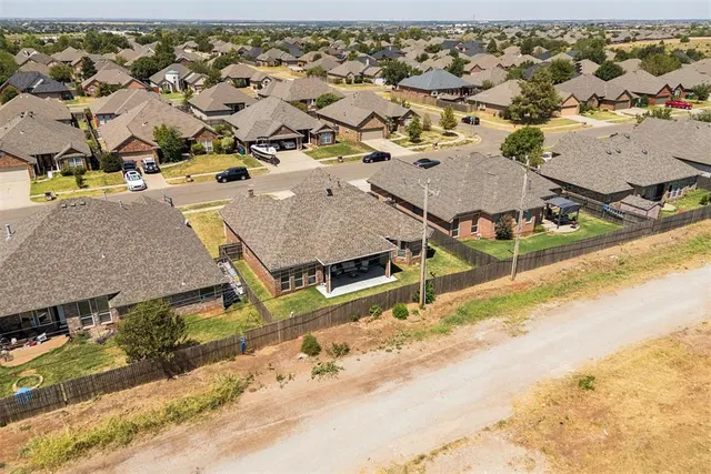 Photo 5 — 16616 Valderama Way, Edmond, OK 73012