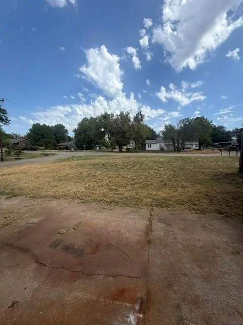 Photo 3 — 605 Grant Street, Agra, OK 74824