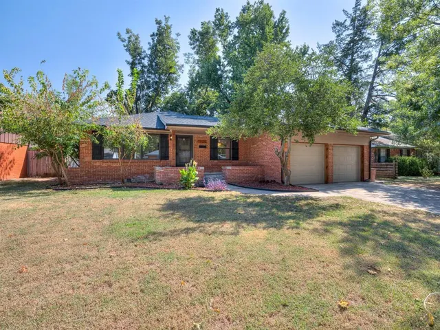 Front exterior — 1320 Avondale Drive, Norman, OK 73069