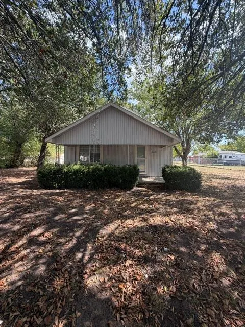 Front exterior — 214 W Roosevelt, Agra, OK 74824
