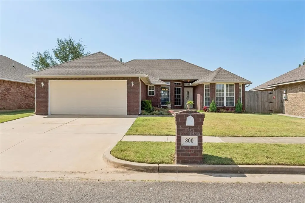 Front exterior — 800 SW 161st Street, Oklahoma City, OK 73170